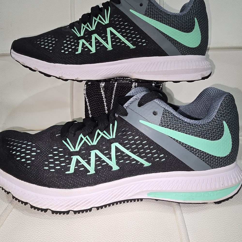 Nike Women's Black and Green Running Shoes